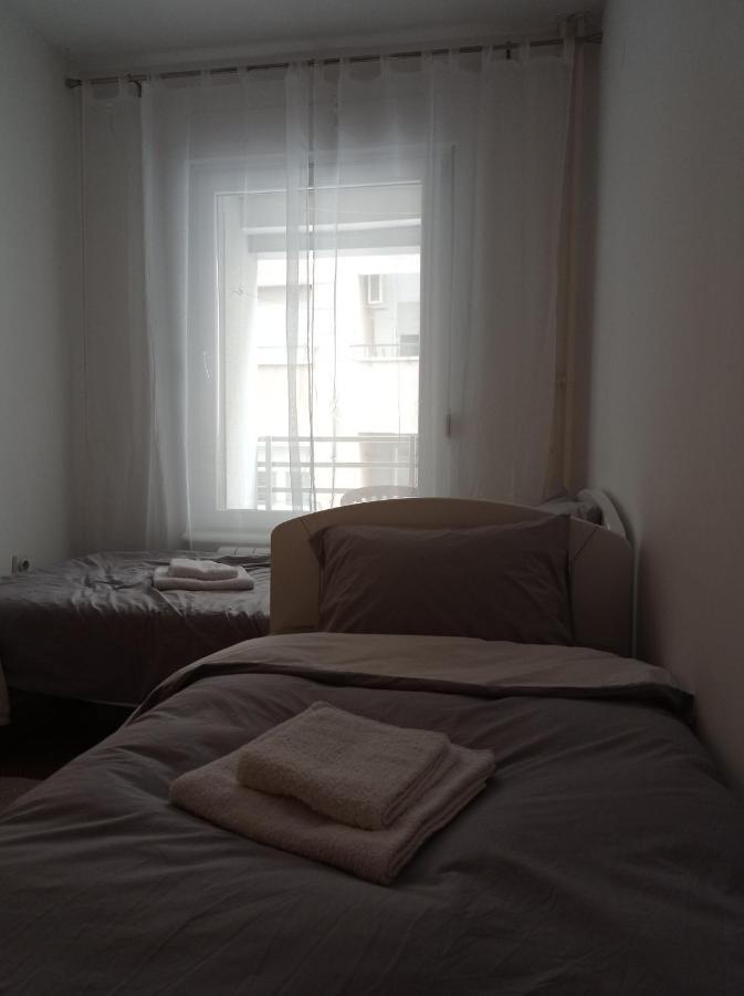 Go 2 Apartment Belgrado Buitenkant foto