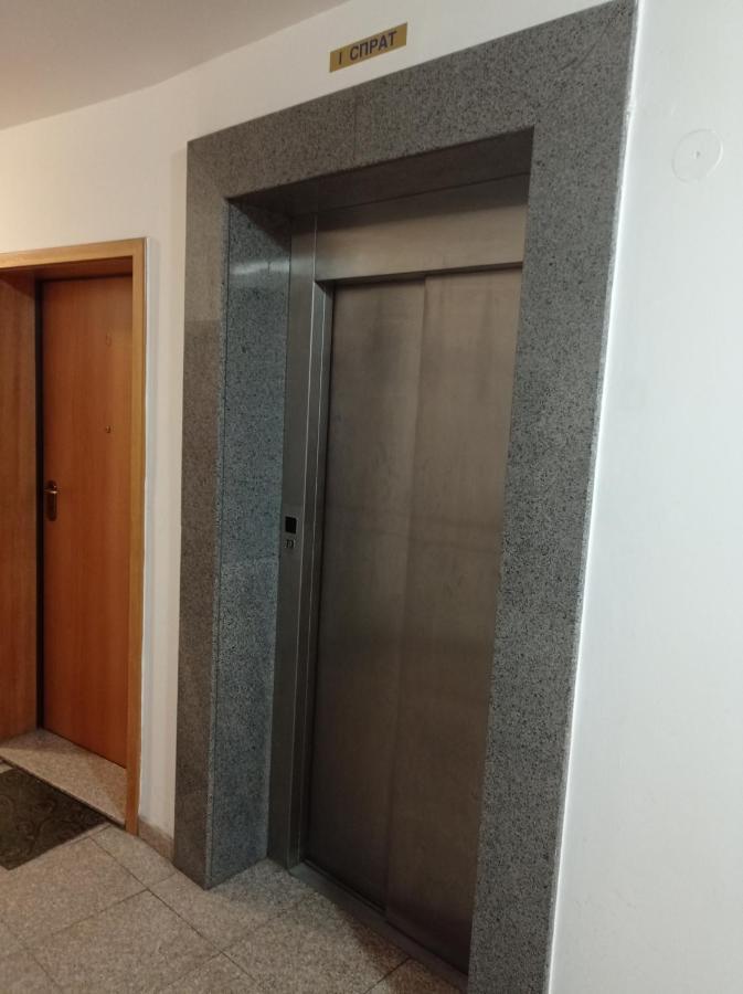 Go 2 Apartment Belgrado Buitenkant foto